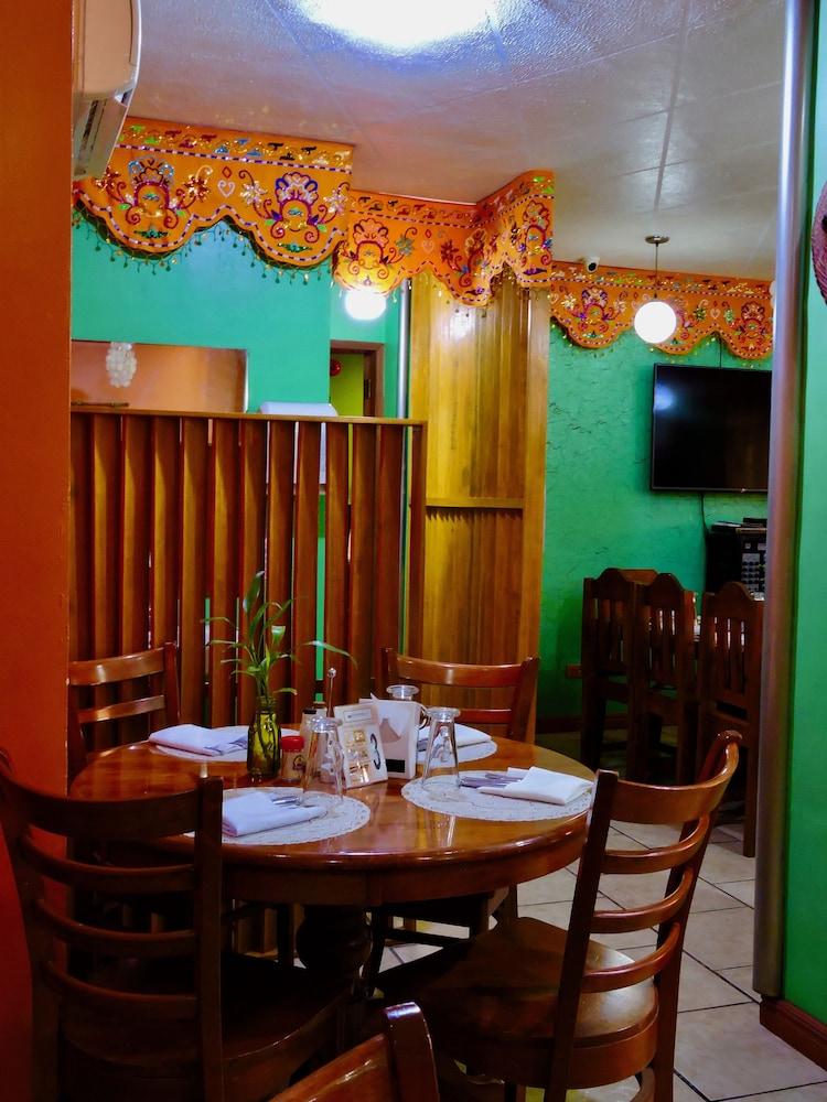 Tinhat Halal حلال Certified Boutique Hotel And Restaurant Davao City Exterior foto