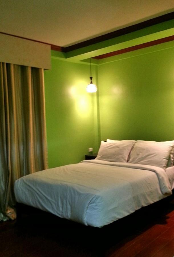 Tinhat Halal حلال Certified Boutique Hotel And Restaurant Davao City Exterior foto
