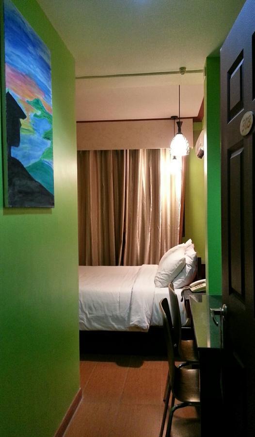 Tinhat Halal حلال Certified Boutique Hotel And Restaurant Davao City Exterior foto